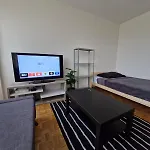 Cozy Studio Near Un